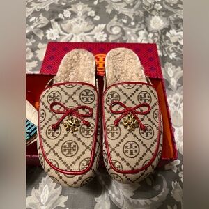 NWT Tory Burch T Monogram Tory Charm Genuine Shearling Mule Slippers 6.5